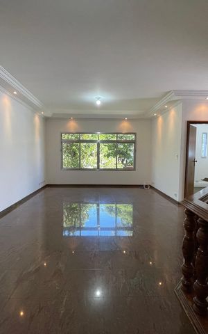 Casa para alugar com 250m², 6 quartos e 5 vagas Casa para alugar com 250m², 6 quartos e 5 vagasSala