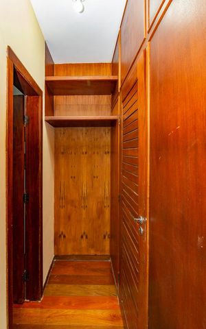 Casa à venda com 478m², 4 quartos e 6 vagas Casa à venda com 478m², 4 quartos e 6 vagasCloset da suíte 3