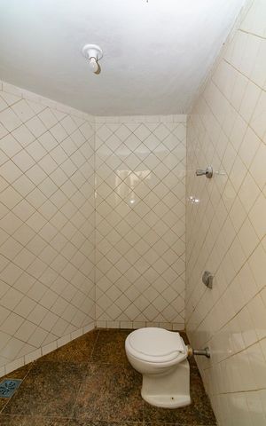 Casa à venda com 478m², 4 quartos e 6 vagas Casa à venda com 478m², 4 quartos e 6 vagasBanheiro Social