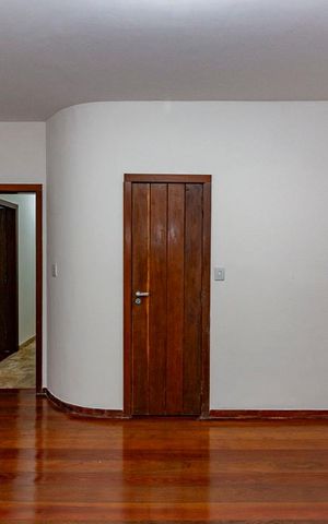 Casa à venda com 478m², 4 quartos e 6 vagas Casa à venda com 478m², 4 quartos e 6 vagasSuíte 4
