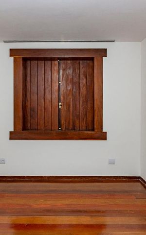 Casa à venda com 478m², 4 quartos e 6 vagas Casa à venda com 478m², 4 quartos e 6 vagasSuíte 3