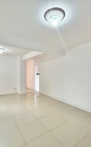 Casa à venda com 220m², 4 quartos e 2 vagas Casa à venda com 220m², 4 quartos e 2 vagasSala
