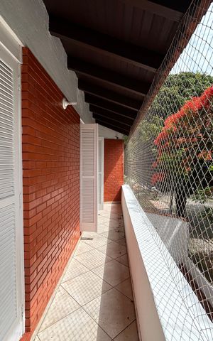 Casa à venda com 220m², 4 quartos e 2 vagas Casa à venda com 220m², 4 quartos e 2 vagasSacada