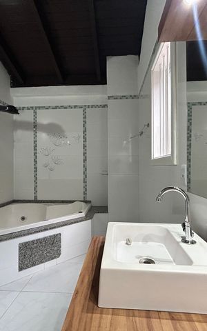 Casa à venda com 220m², 4 quartos e 2 vagas Casa à venda com 220m², 4 quartos e 2 vagasBanheiro 2