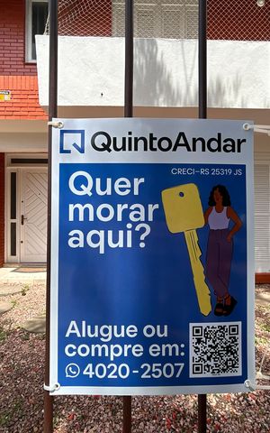 Casa à venda com 220m², 4 quartos e 2 vagas Casa à venda com 220m², 4 quartos e 2 vagasPlaca