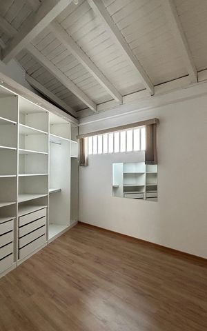 Casa à venda com 220m², 4 quartos e 2 vagas Casa à venda com 220m², 4 quartos e 2 vagasCloset
