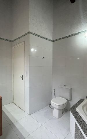 Casa à venda com 220m², 4 quartos e 2 vagas Casa à venda com 220m², 4 quartos e 2 vagasBanheiro 2