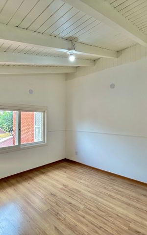 Casa à venda com 220m², 4 quartos e 2 vagas Casa à venda com 220m², 4 quartos e 2 vagasQuarto 1