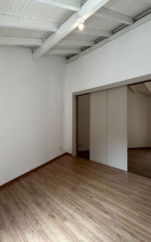 Casa à venda com 220m², 4 quartos e 2 vagas Casa à venda com 220m², 4 quartos e 2 vagasSuíte