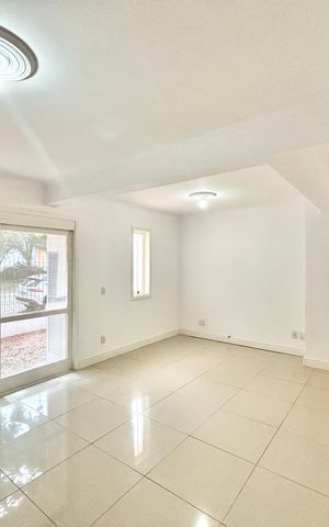 Casa à venda com 220m², 4 quartos e 2 vagas Casa à venda com 220m², 4 quartos e 2 vagasSala 1