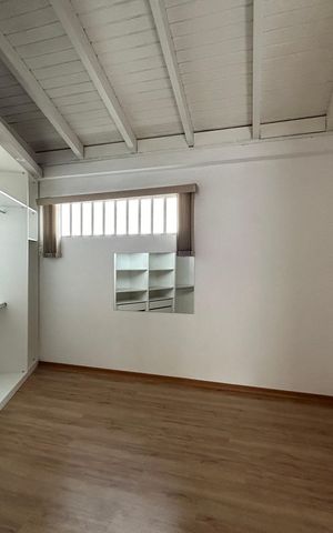 Casa à venda com 220m², 4 quartos e 2 vagas Casa à venda com 220m², 4 quartos e 2 vagasCloset