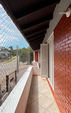 Casa à venda com 220m², 4 quartos e 2 vagas Casa à venda com 220m², 4 quartos e 2 vagasSacada