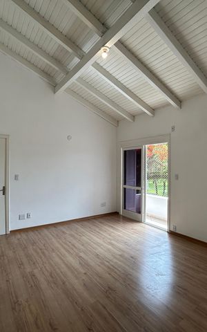 Casa à venda com 220m², 4 quartos e 2 vagas Casa à venda com 220m², 4 quartos e 2 vagasSuíte
