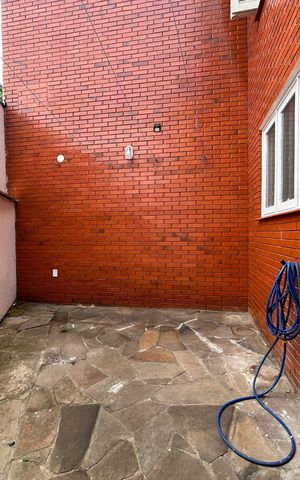 Casa à venda com 220m², 4 quartos e 2 vagas Casa à venda com 220m², 4 quartos e 2 vagasPátio