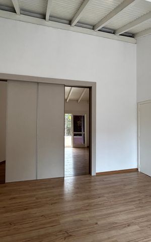 Casa à venda com 220m², 4 quartos e 2 vagas Casa à venda com 220m², 4 quartos e 2 vagasSuíte
