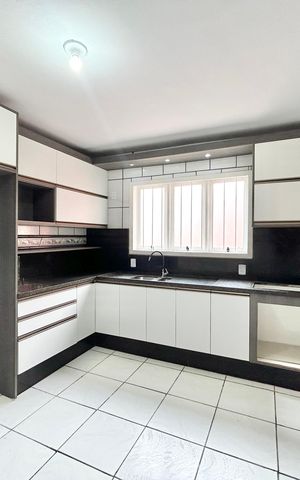 Casa à venda com 220m², 4 quartos e 2 vagas Casa à venda com 220m², 4 quartos e 2 vagasCozinha