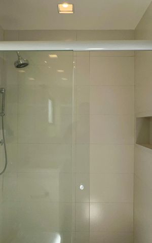 Apartamento à venda com 250m², 3 quartos e 4 vagas Apartamento à venda com 250m², 3 quartos e 4 vagasBanheiro da Suíte