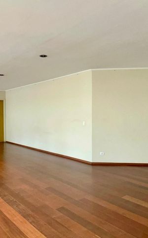 Apartamento à venda com 250m², 3 quartos e 4 vagas Apartamento à venda com 250m², 3 quartos e 4 vagasSalão de Festas