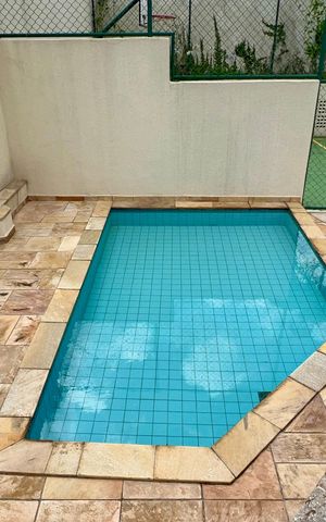 Apartamento à venda com 250m², 3 quartos e 4 vagas Apartamento à venda com 250m², 3 quartos e 4 vagasÁrea comum - Piscina