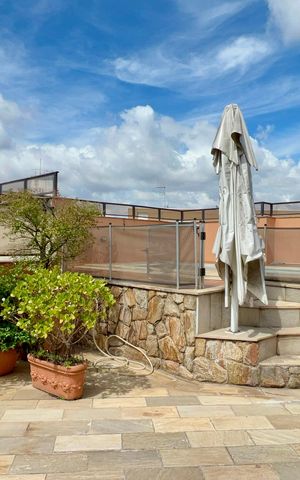 Apartamento à venda com 250m², 3 quartos e 4 vagas Apartamento à venda com 250m², 3 quartos e 4 vagasTerraço