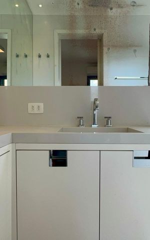 Apartamento à venda com 250m², 3 quartos e 4 vagas Apartamento à venda com 250m², 3 quartos e 4 vagasBanheiro da Suíte