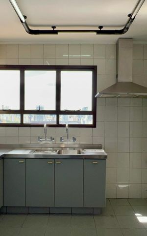 Apartamento à venda com 250m², 3 quartos e 4 vagas Apartamento à venda com 250m², 3 quartos e 4 vagasCozinha