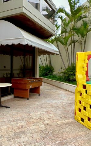 Apartamento à venda com 250m², 3 quartos e 4 vagas Apartamento à venda com 250m², 3 quartos e 4 vagasPlayground