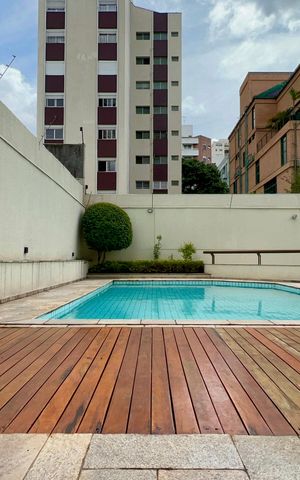 Apartamento à venda com 250m², 3 quartos e 4 vagas Apartamento à venda com 250m², 3 quartos e 4 vagasÁrea comum - Piscina