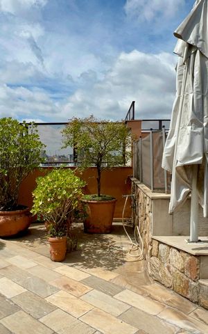Apartamento à venda com 250m², 3 quartos e 4 vagas Apartamento à venda com 250m², 3 quartos e 4 vagasTerraço