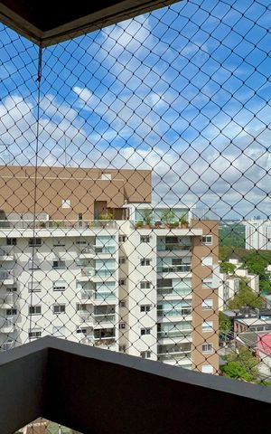 Apartamento à venda com 250m², 3 quartos e 4 vagas Apartamento à venda com 250m², 3 quartos e 4 vagasVaranda