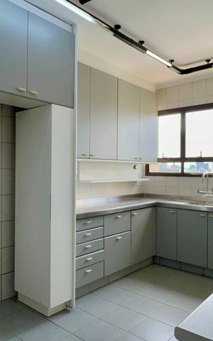 Apartamento à venda com 250m², 3 quartos e 4 vagas Apartamento à venda com 250m², 3 quartos e 4 vagasCozinha