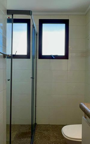 Apartamento à venda com 250m², 3 quartos e 4 vagas Apartamento à venda com 250m², 3 quartos e 4 vagasBanheiro