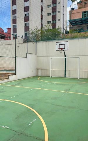 Apartamento à venda com 250m², 3 quartos e 4 vagas Apartamento à venda com 250m², 3 quartos e 4 vagasQuadra