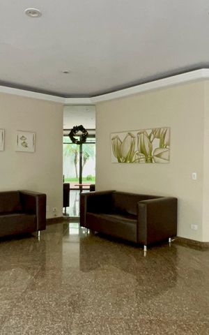 Apartamento à venda com 250m², 3 quartos e 4 vagas Apartamento à venda com 250m², 3 quartos e 4 vagasHall de entrada
