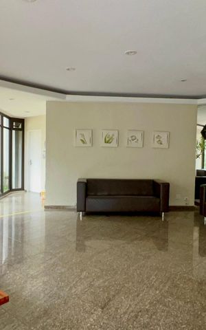 Apartamento à venda com 250m², 3 quartos e 4 vagas Apartamento à venda com 250m², 3 quartos e 4 vagasHall de entrada