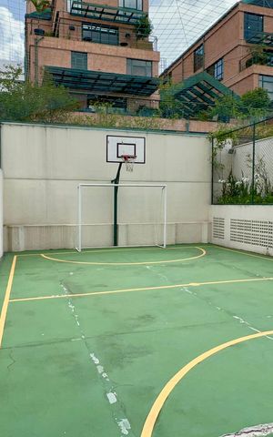 Apartamento à venda com 250m², 3 quartos e 4 vagas Apartamento à venda com 250m², 3 quartos e 4 vagasQuadra