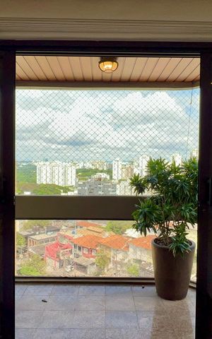 Apartamento à venda com 250m², 3 quartos e 4 vagas Apartamento à venda com 250m², 3 quartos e 4 vagasVaranda