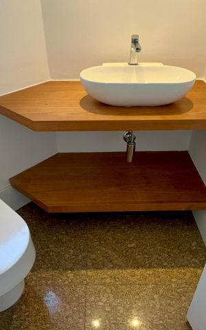 Apartamento à venda com 250m², 3 quartos e 4 vagas Apartamento à venda com 250m², 3 quartos e 4 vagasLavabo 2