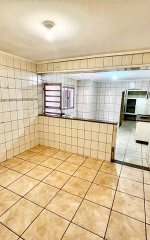 Casa à venda com 92m², 3 quartos e 2 vagas Casa à venda com 92m², 3 quartos e 2 vagasCozinha