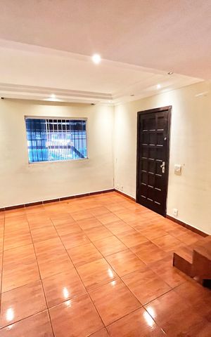 Casa à venda com 92m², 3 quartos e 2 vagas Casa à venda com 92m², 3 quartos e 2 vagasSala