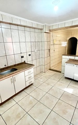 Casa à venda com 92m², 3 quartos e 2 vagas Casa à venda com 92m², 3 quartos e 2 vagasCozinha