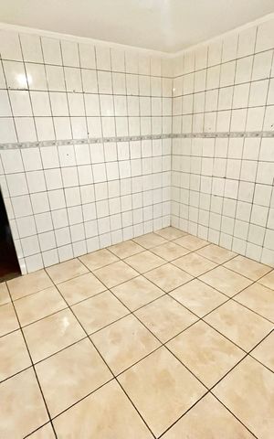 Casa à venda com 92m², 3 quartos e 2 vagas Casa à venda com 92m², 3 quartos e 2 vagasCozinha
