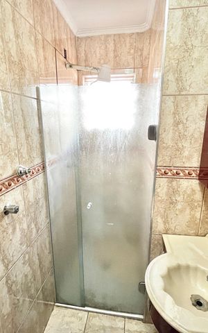 Casa à venda com 92m², 3 quartos e 2 vagas Casa à venda com 92m², 3 quartos e 2 vagasBanheiro