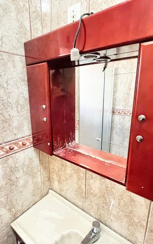 Casa à venda com 92m², 3 quartos e 2 vagas Casa à venda com 92m², 3 quartos e 2 vagasBanheiro