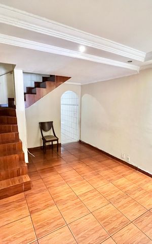 Casa à venda com 92m², 3 quartos e 2 vagas Casa à venda com 92m², 3 quartos e 2 vagasSala