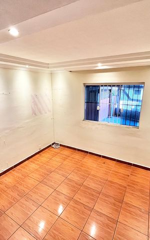 Casa à venda com 92m², 3 quartos e 2 vagas Casa à venda com 92m², 3 quartos e 2 vagasSala