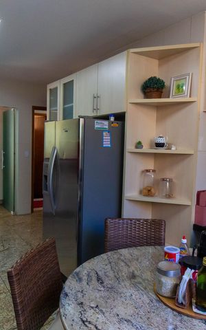 Casa de condomínio à venda com 500m², 4 quartos e 3 vagas