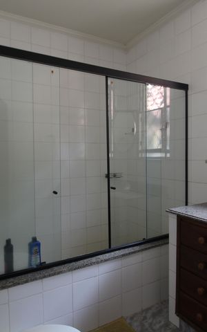 Casa de condomínio à venda com 392m², 4 quartos e 2 vagasBanheiro da Suíte 2