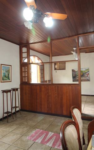 Casa de condomínio à venda com 392m², 4 quartos e 2 vagasSala 1