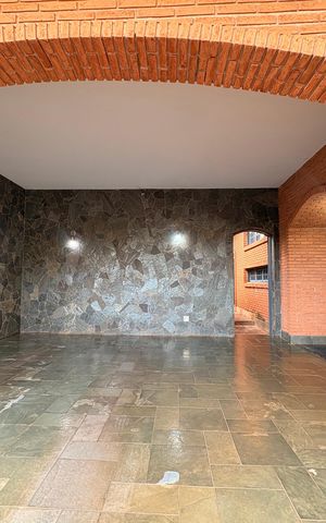 Casa para alugar com 900m², 5 quartos e sem vaga Casa para alugar com 900m², 5 quartos e sem vagaGaragem